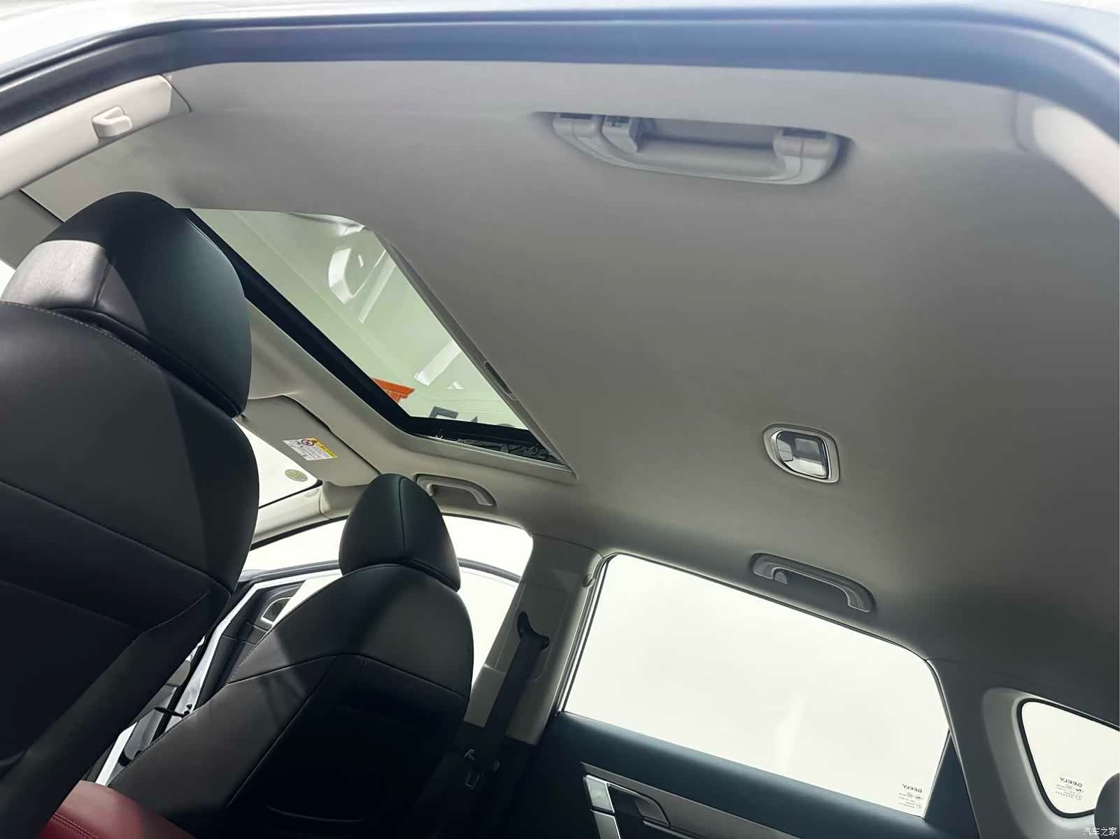 Geely Coolray, 2022 16
