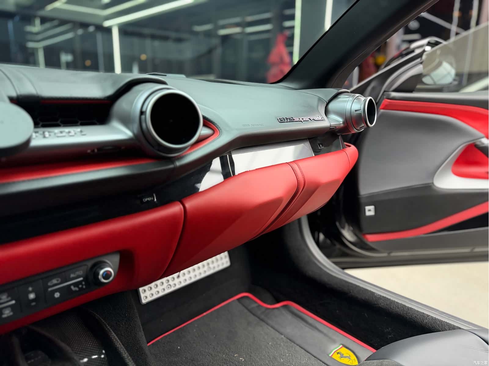Ferrari 812, 2017 30