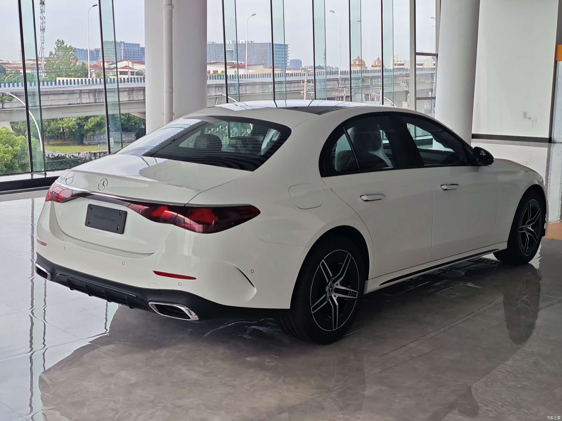 Mercedes-Benz E-Class, 2026 4