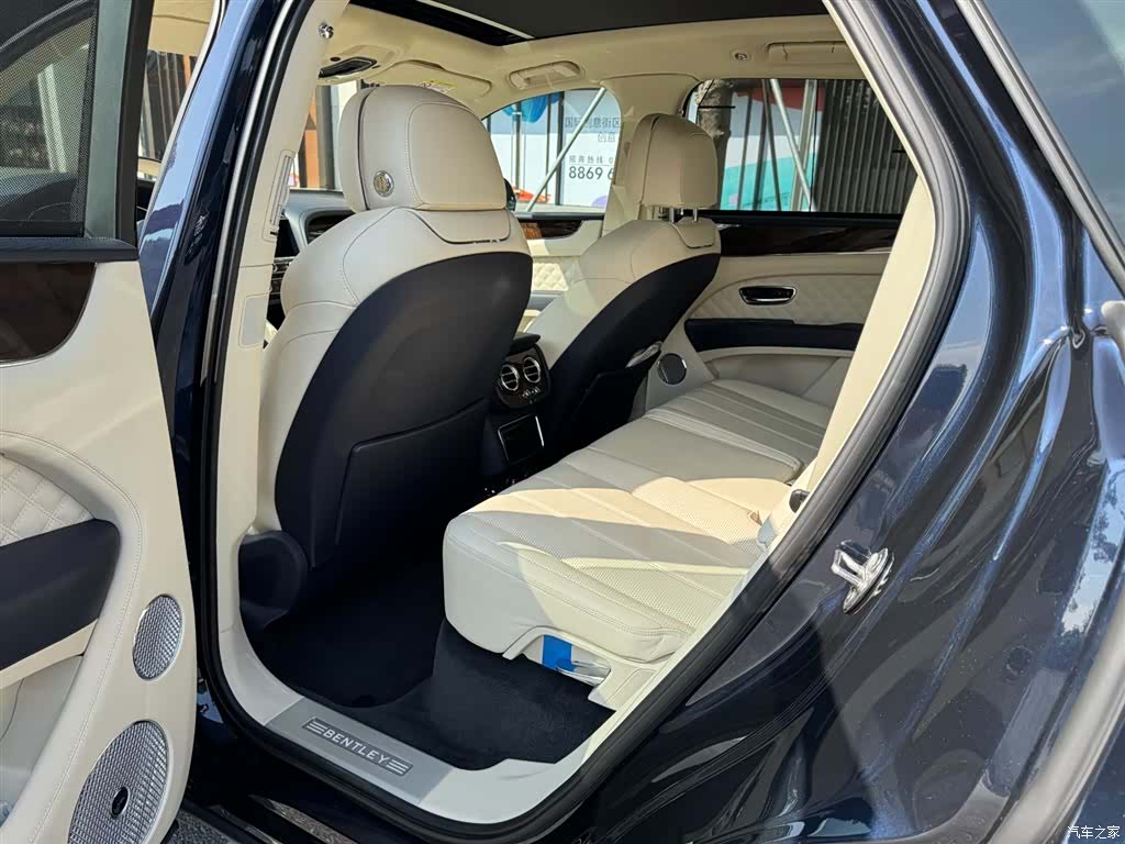 Bentley Bentayga, 2020 9