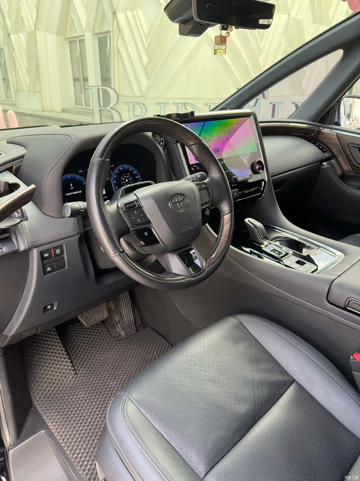 Toyota Alphard, 2024 9