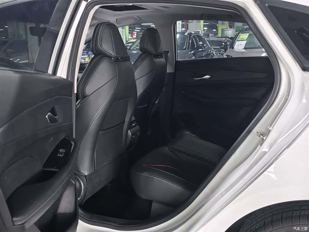 Geely Binray, 2022 11