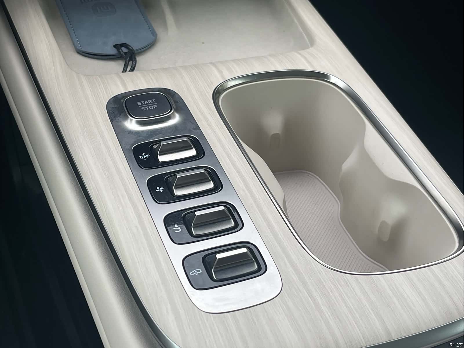 Xiaomi SU7, 2025 12