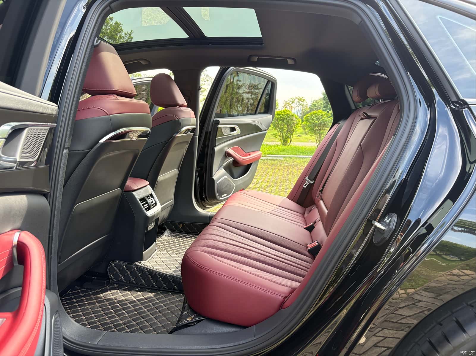 Hongqi H5, 2025 7