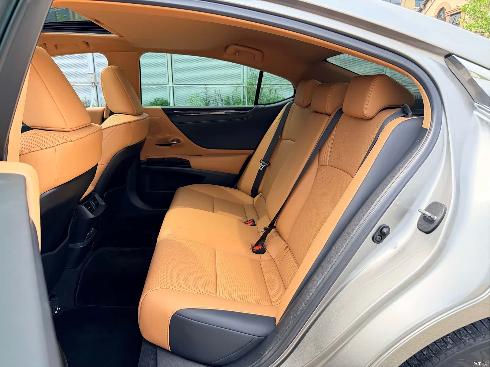 Lexus ES, 2022 9