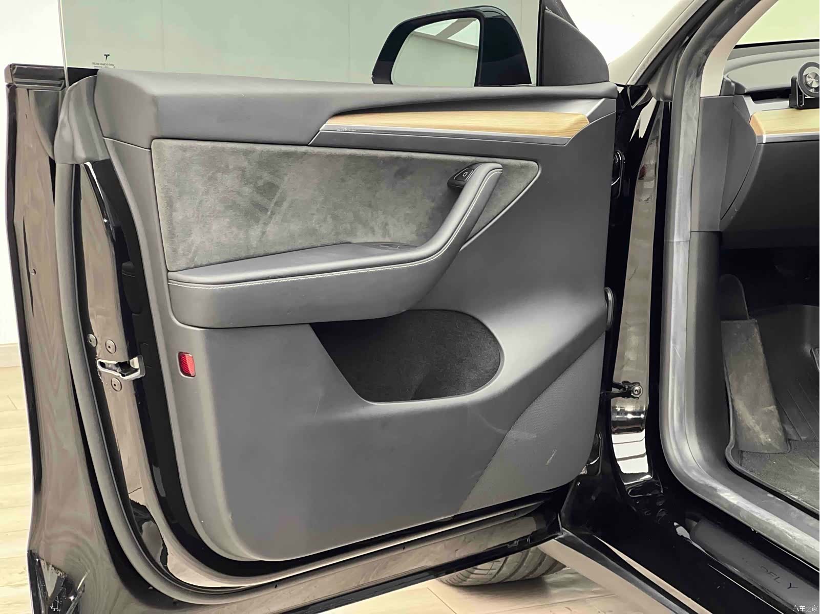 Tesla Model Y, 2023 14