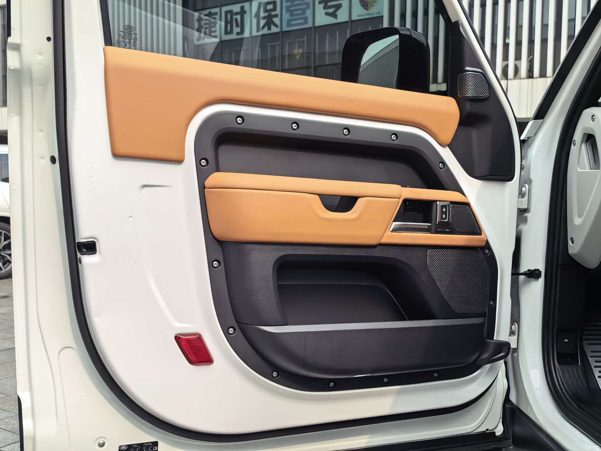 Land Rover Defender, 2025 4