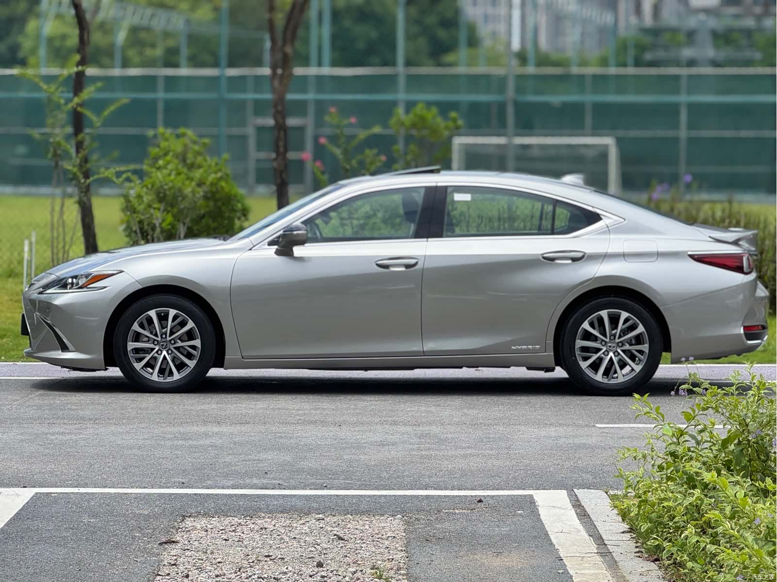 Lexus ES, 2022 3