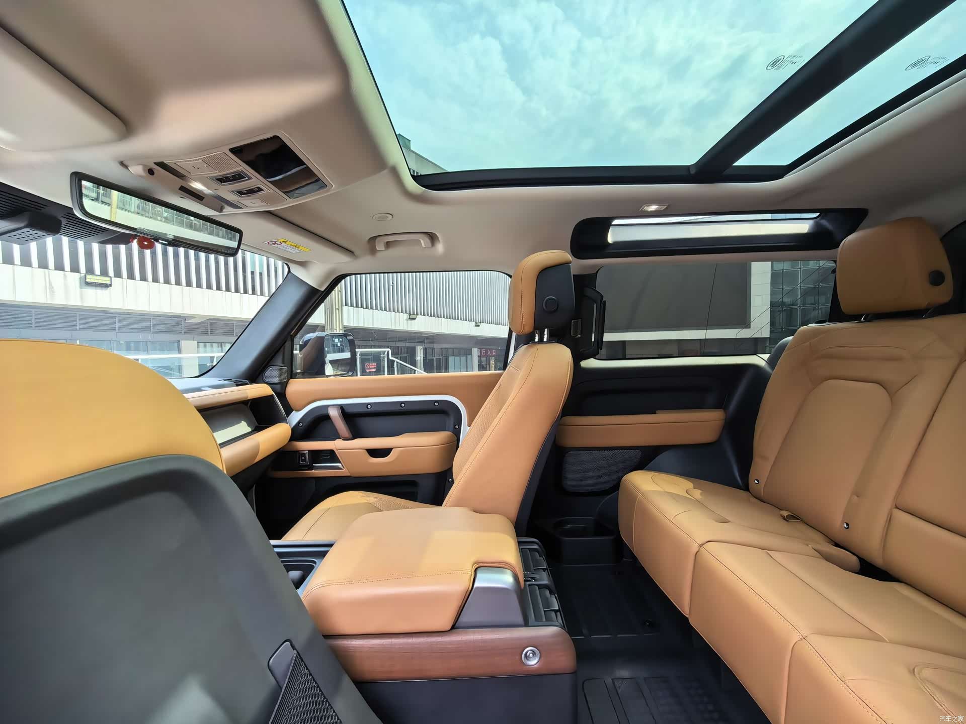 Land Rover Defender, 2025 13