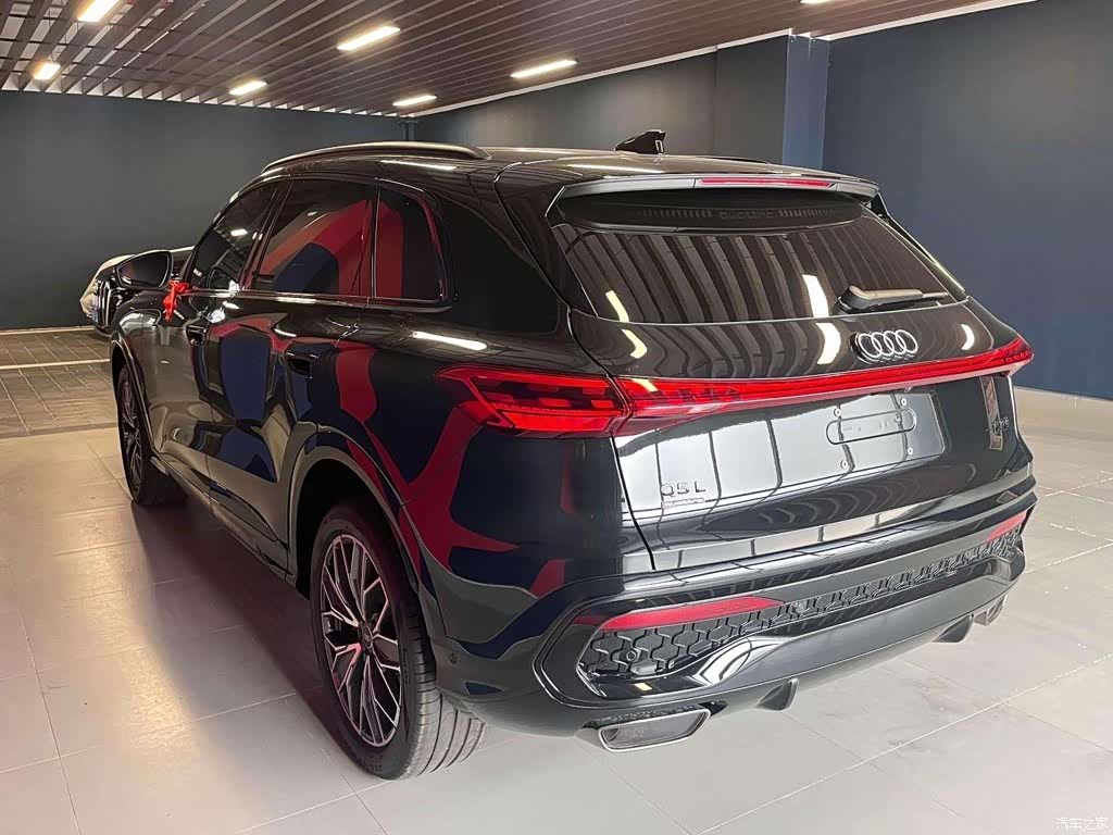 Audi Q5L, 2026 3