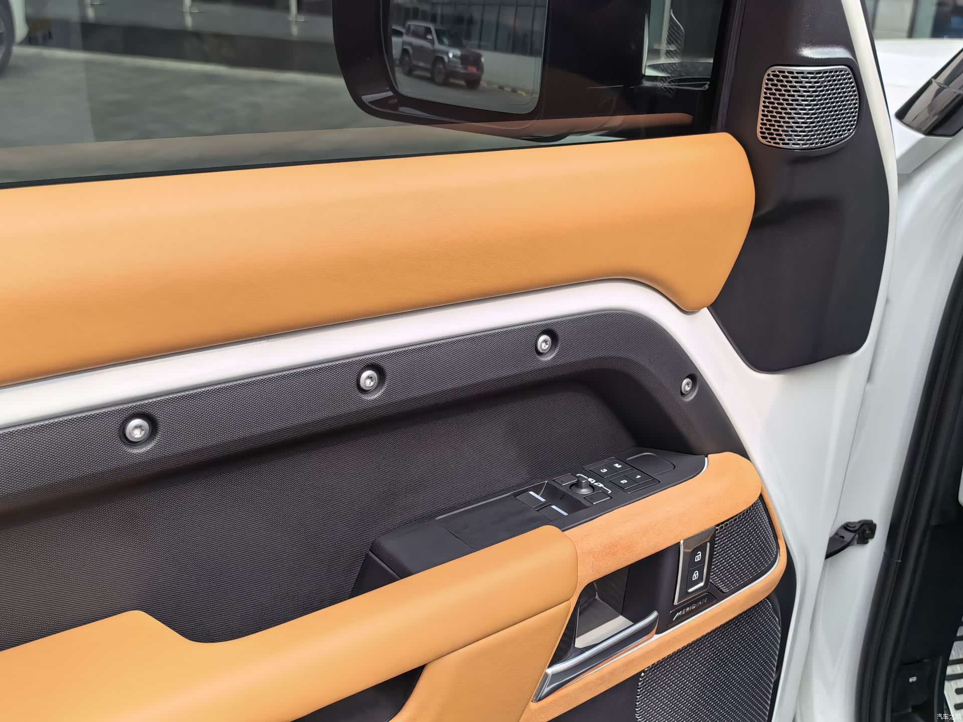 Land Rover Defender, 2025 все фото