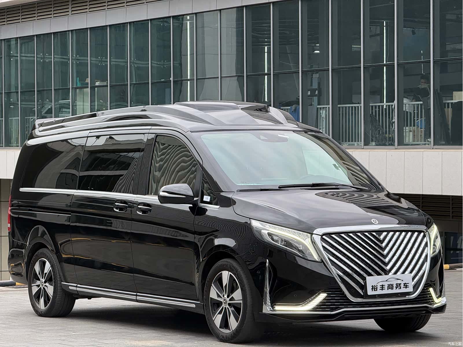 Mercedes-Benz V-Class, 2023 3