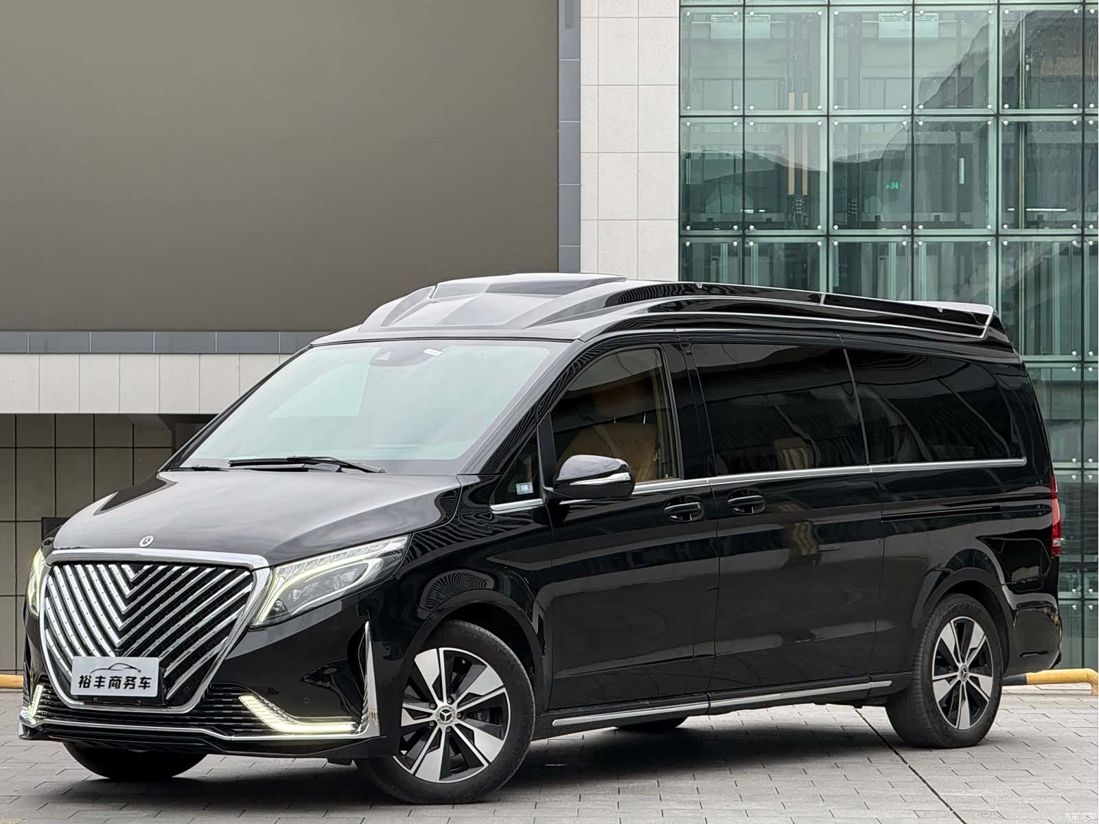 Mercedes-Benz V-Class, 2023 4