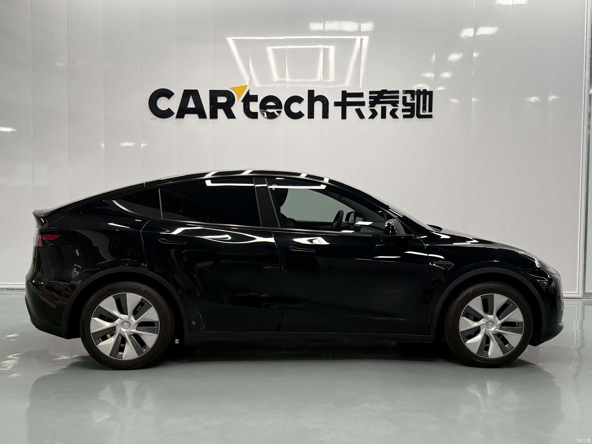 Tesla Model Y, 2023 4