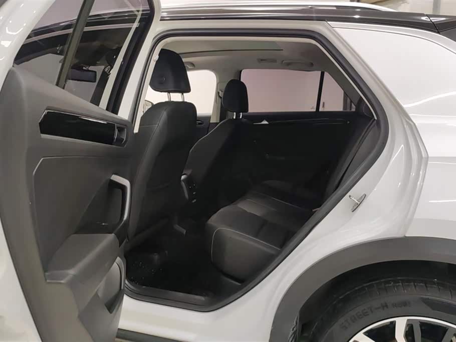 Volkswagen T-ROC exploring Songs