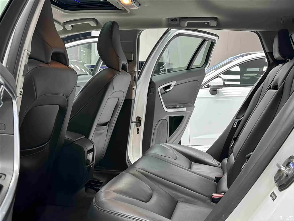 Volvo V60, 2016 13