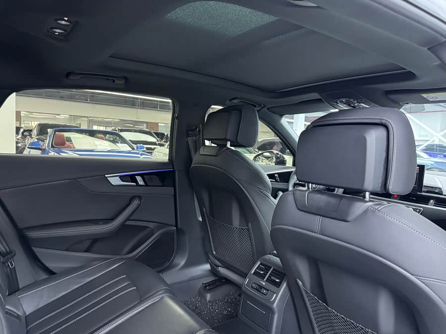 Audi A4L 2025, фото 15