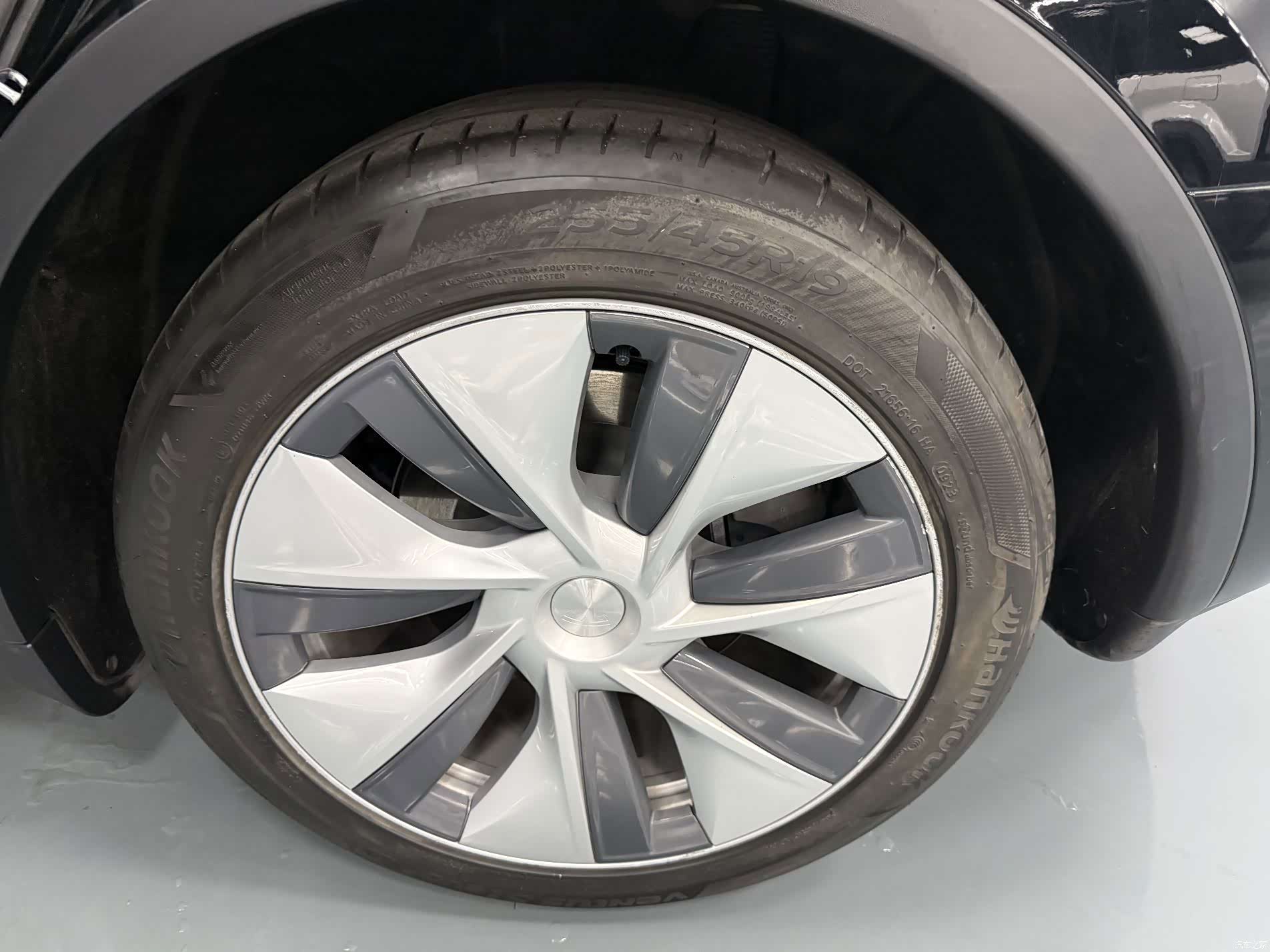 Tesla Model Y, 2023 14