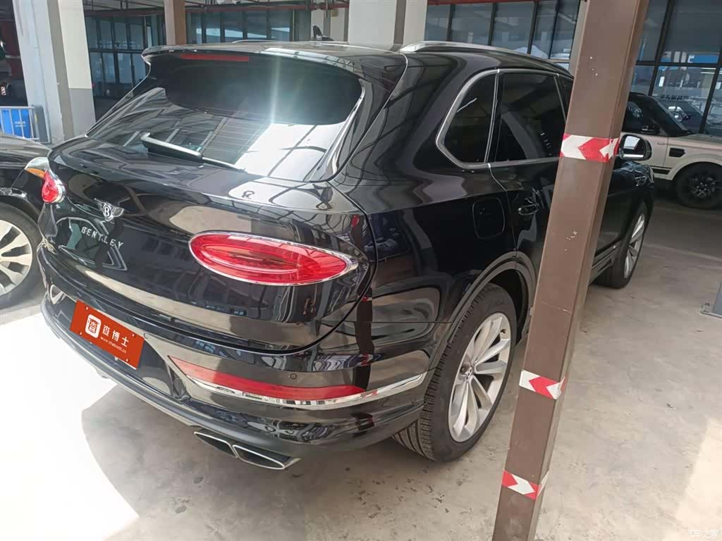 Bentley Bentayga, 2024 3
