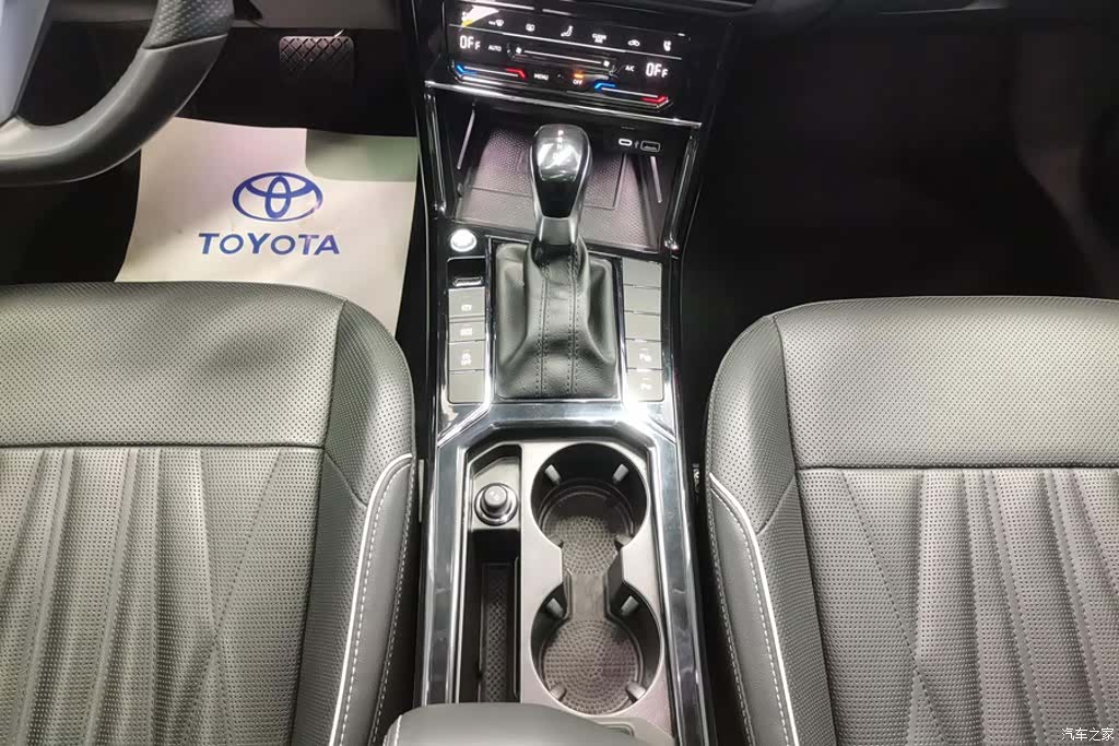 Volkswagen Passat, 2022 16