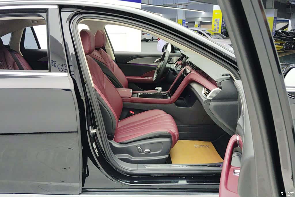 Hongqi H5, 2023 8