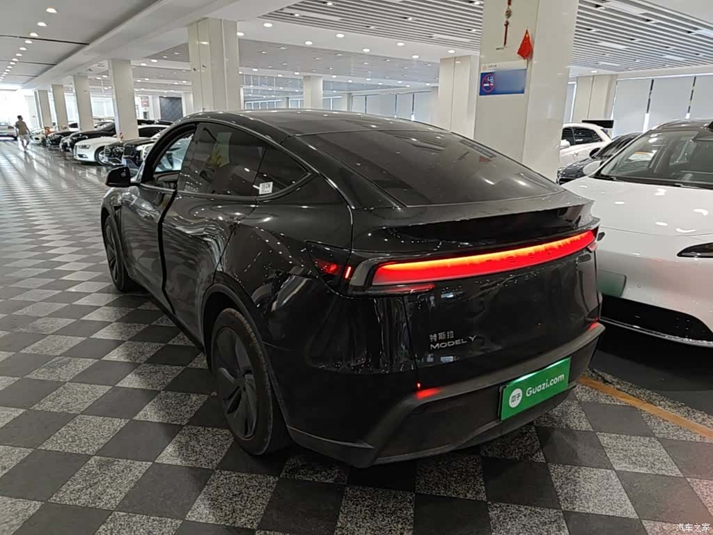 Tesla Model Y, 2025 все фото