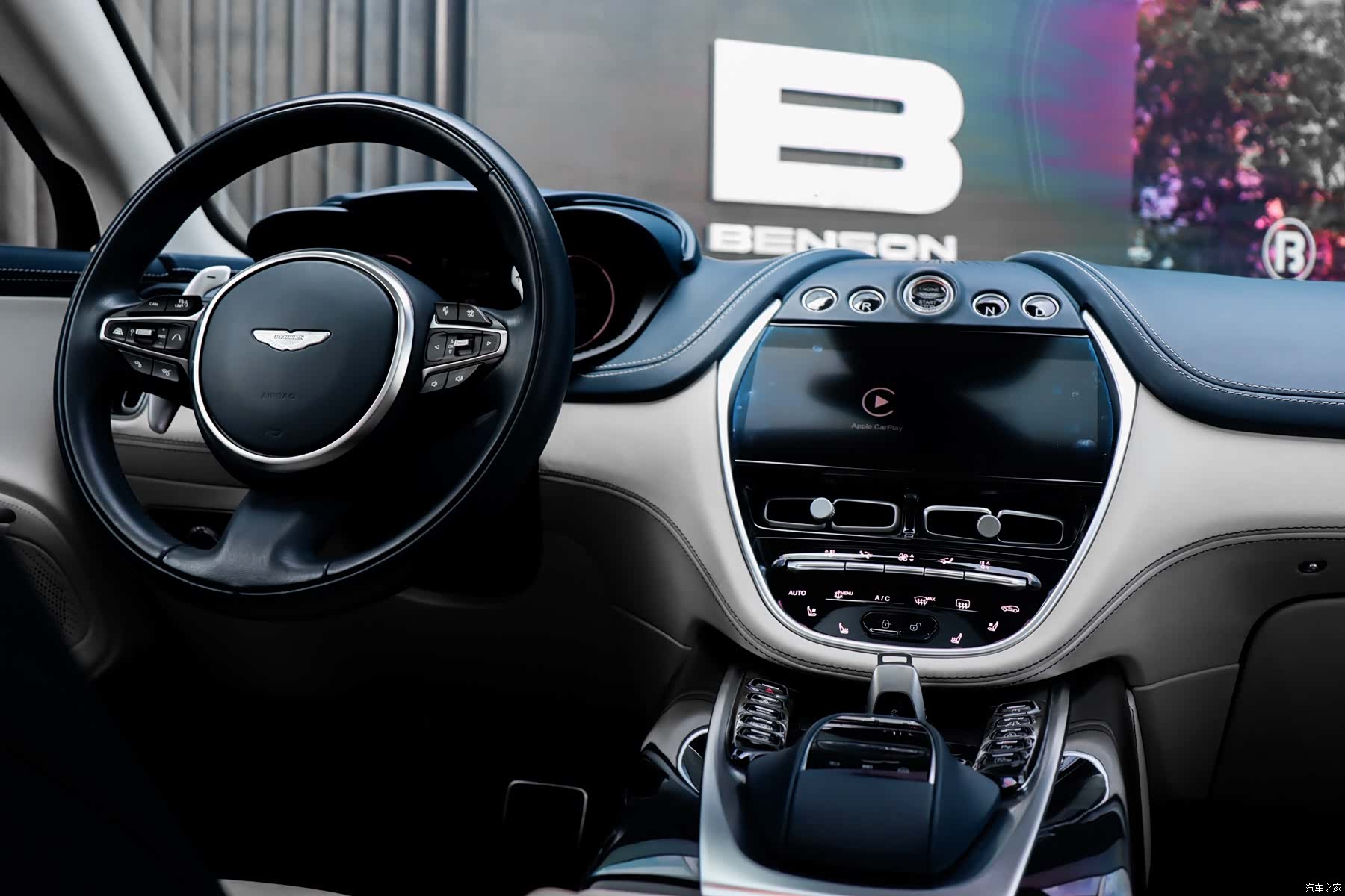 Aston Martin DBX, 2022 18