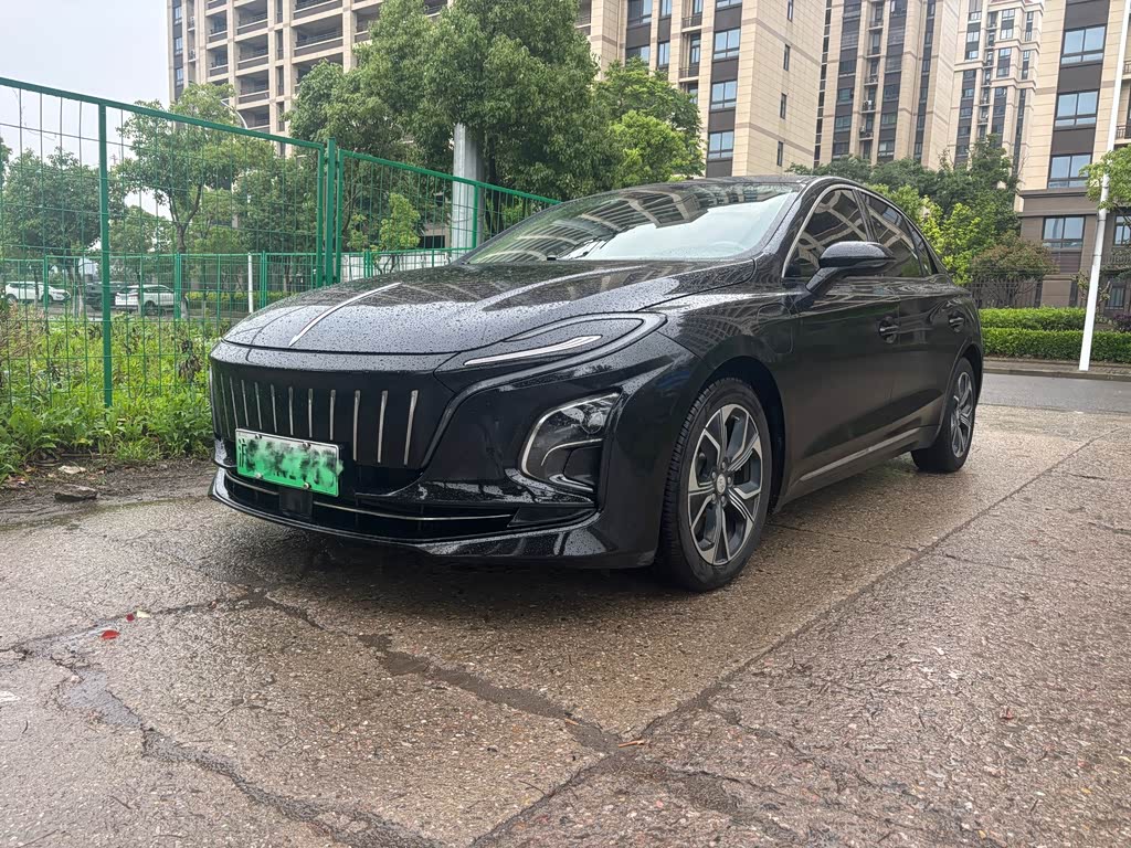 Hongqi E-QM5
