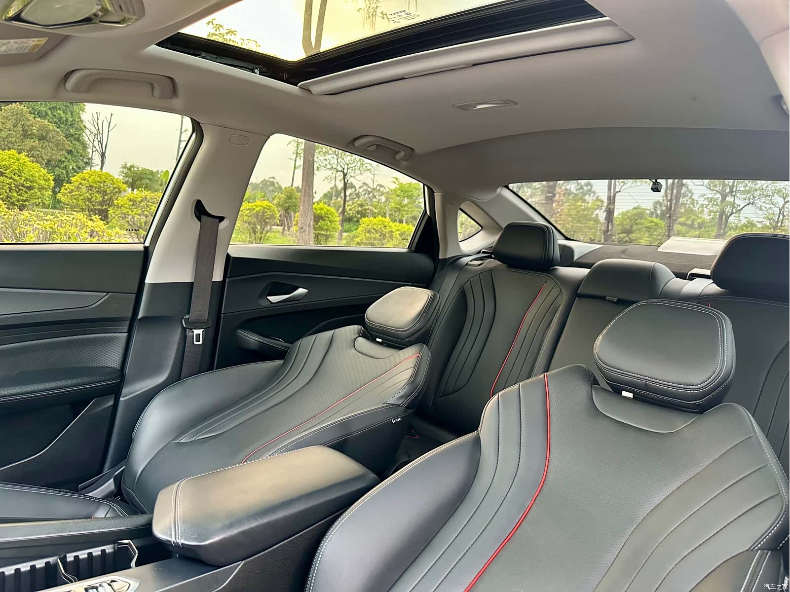 Geely Binray, 2023 11