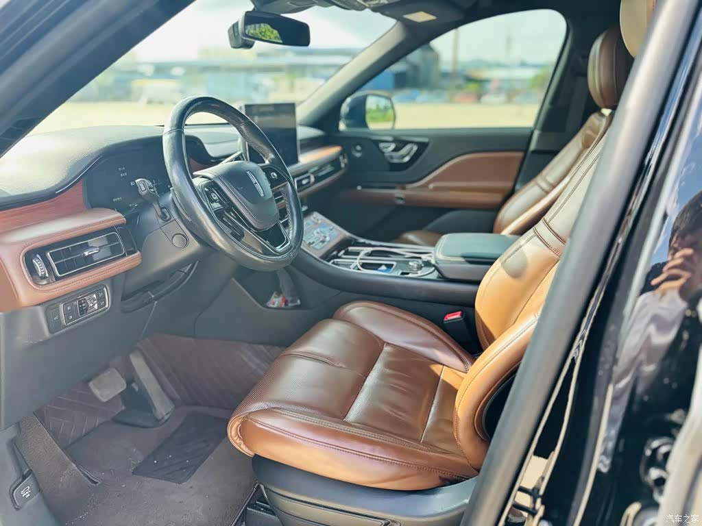 Lincoln Aviator, 2021 10