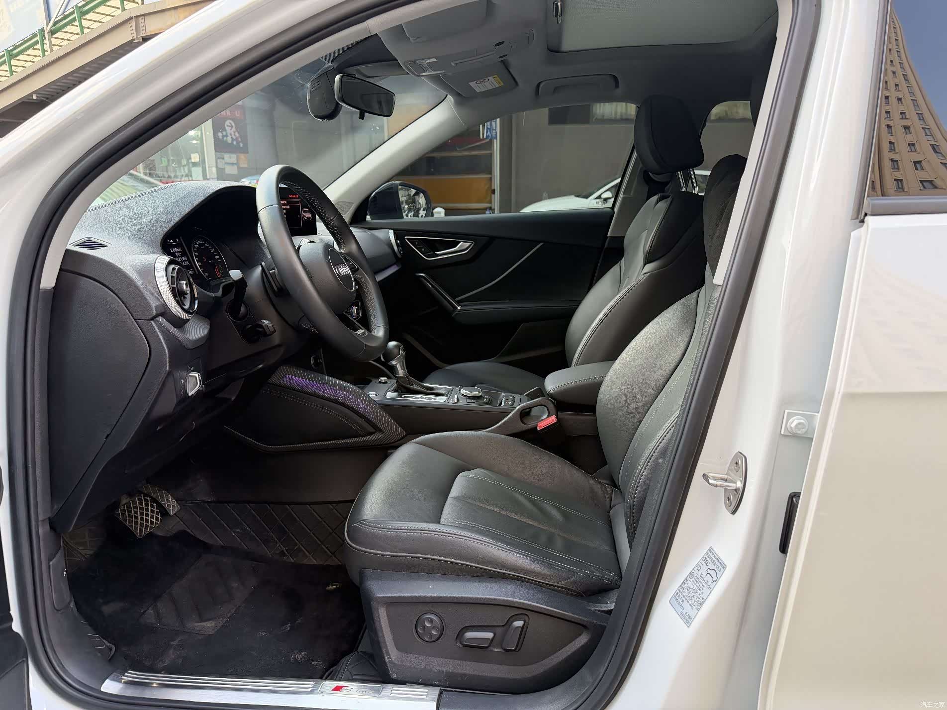 Audi Q2L, 2023 4