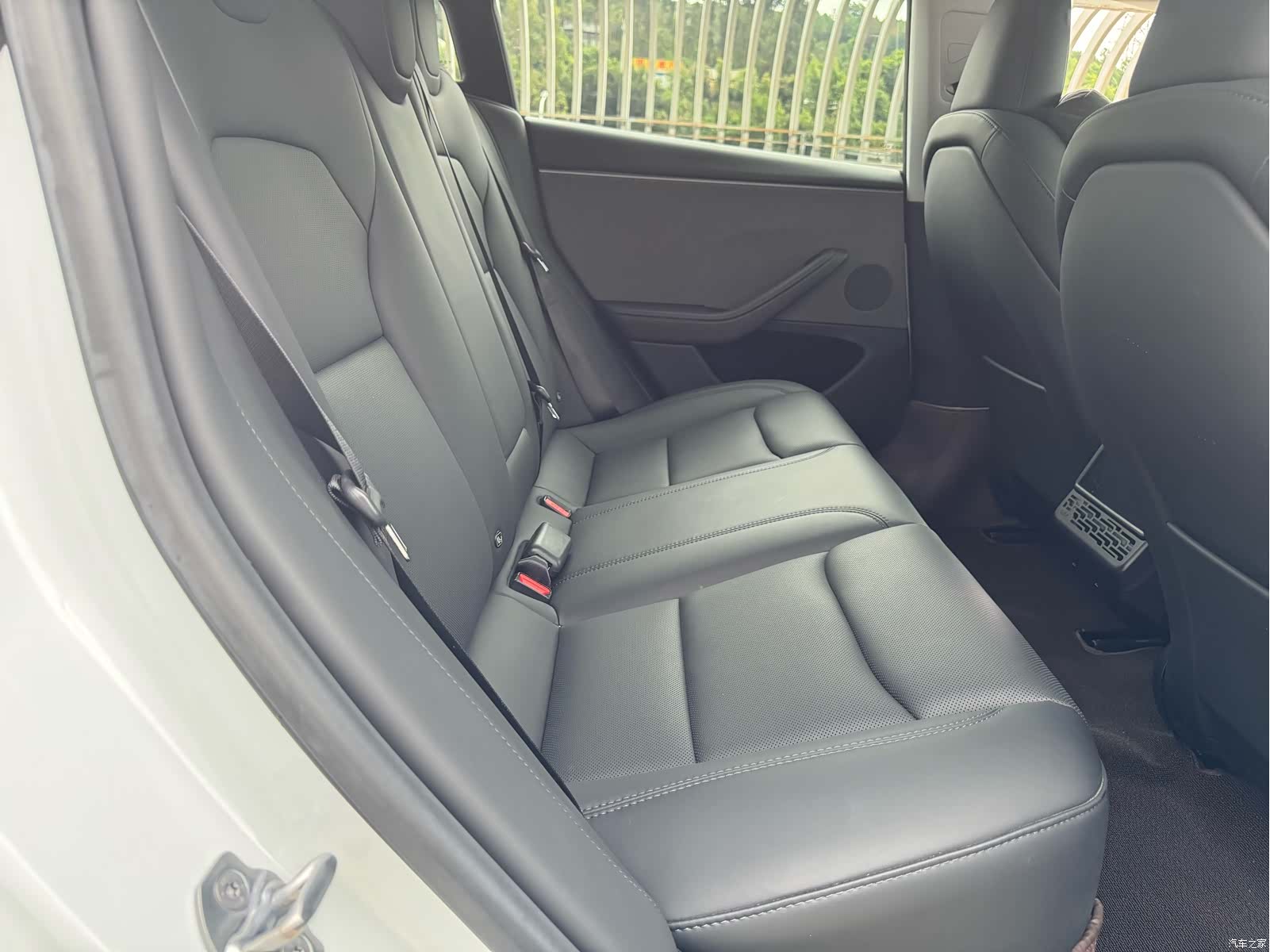 Tesla Model 3, 2025 24