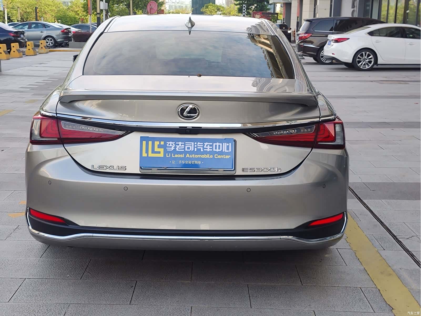 Lexus ES, 2024 4