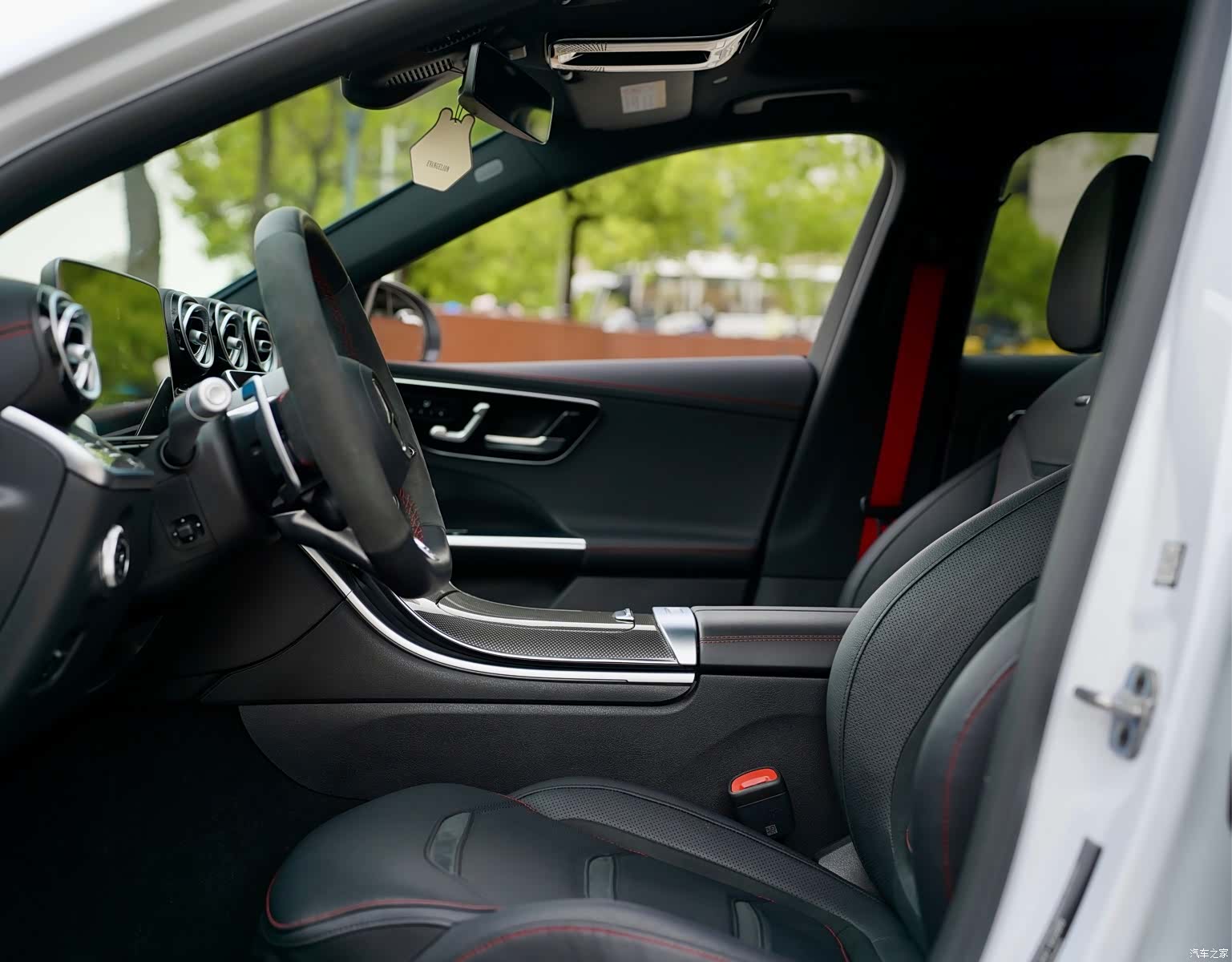 Mercedes-Benz C-Class, 2023 16