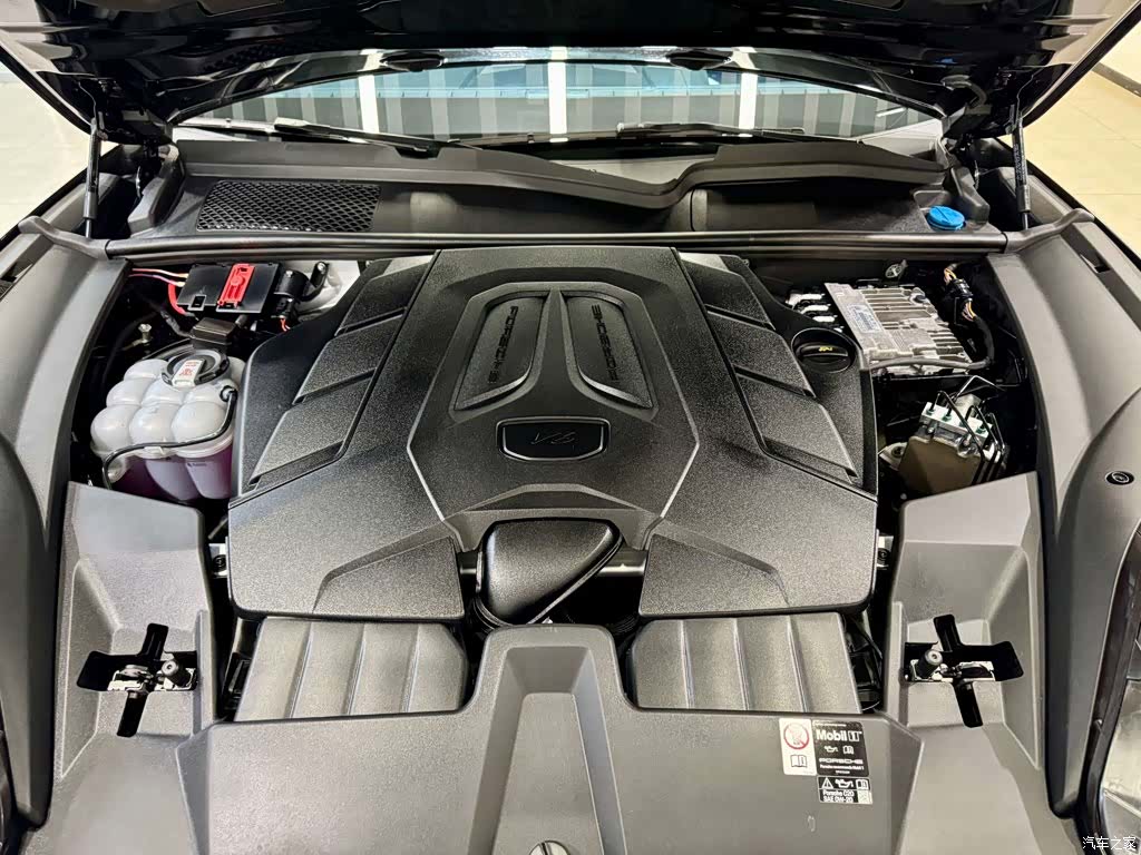 Porsche Cayenne, 2025 11