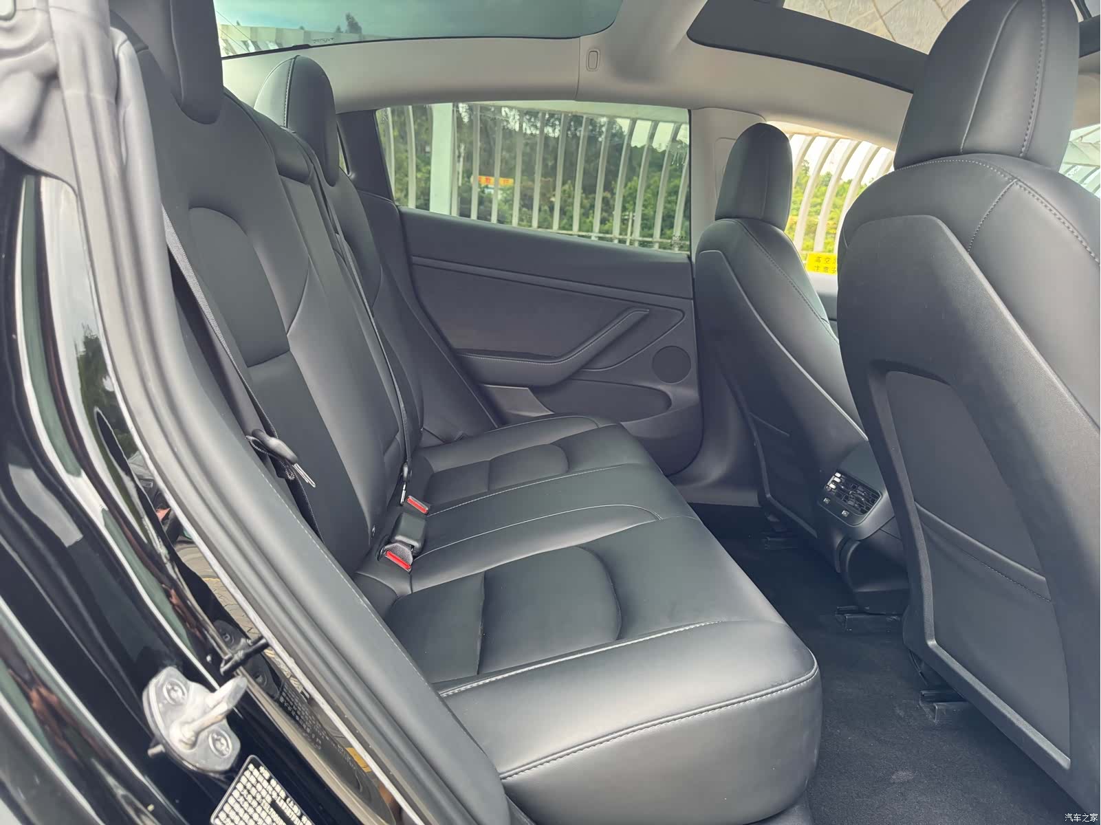 Tesla Model 3, 2023 18