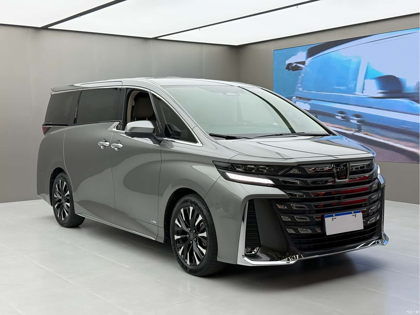 Toyota Vellfire, 2024 4