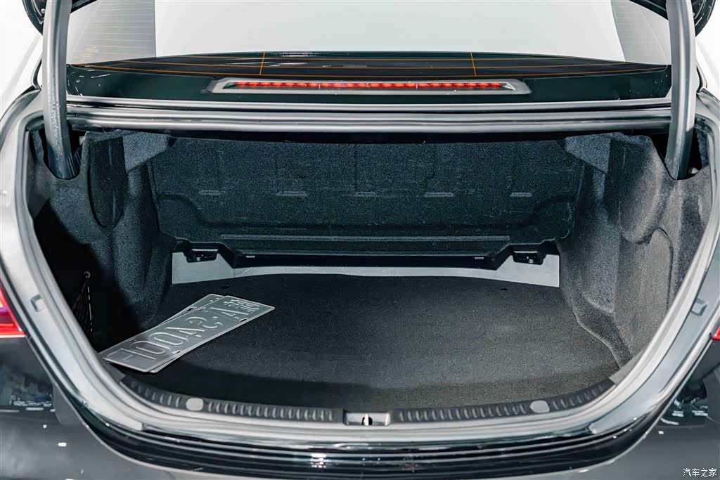 Mercedes-Benz E-Class, 2022 24