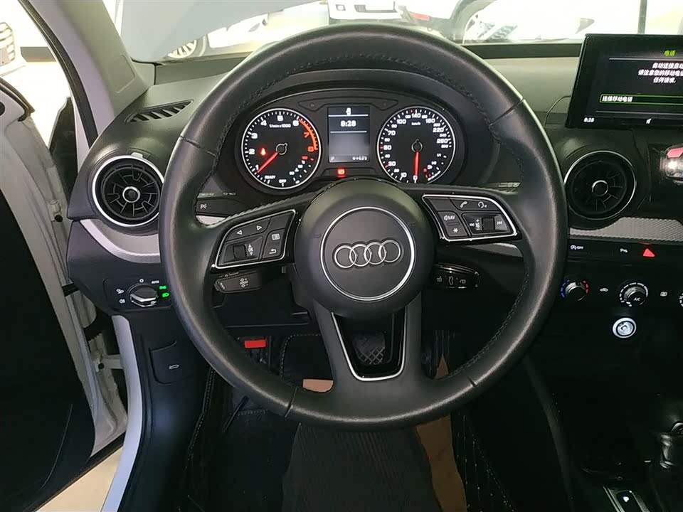 Audi Q2L