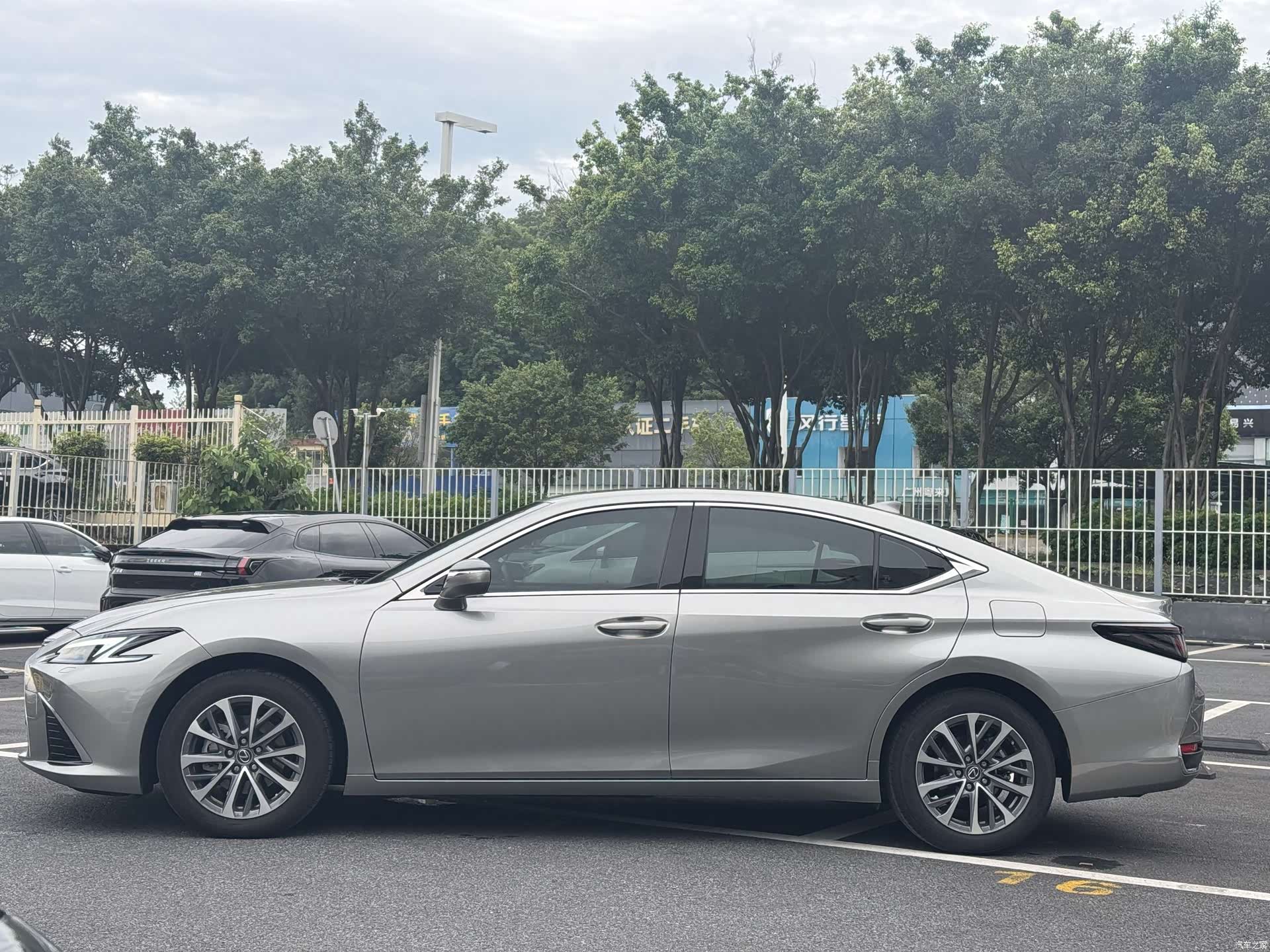 Lexus ES, 2025 все фото