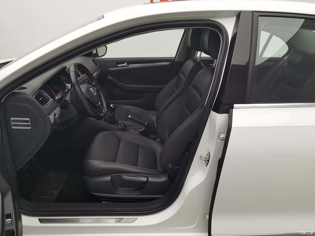 Volkswagen Sagitar, 2016 10