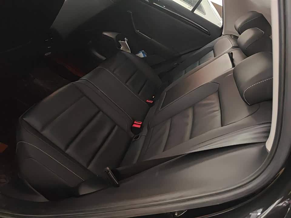 Volkswagen T-ROC exploring Songs