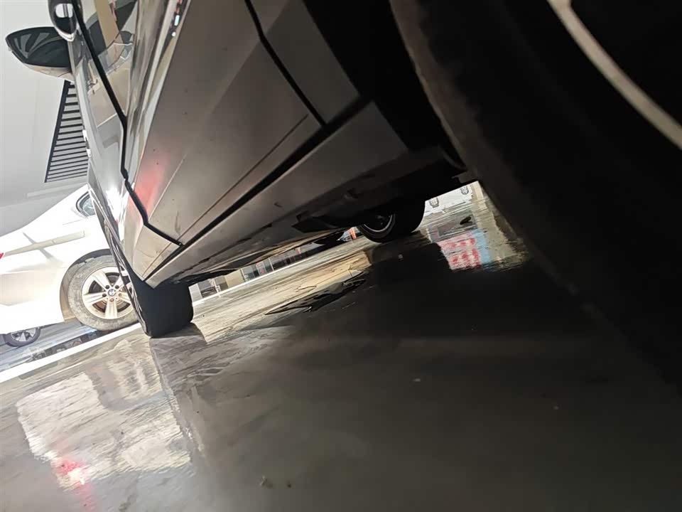Volkswagen T-ROC exploring Songs