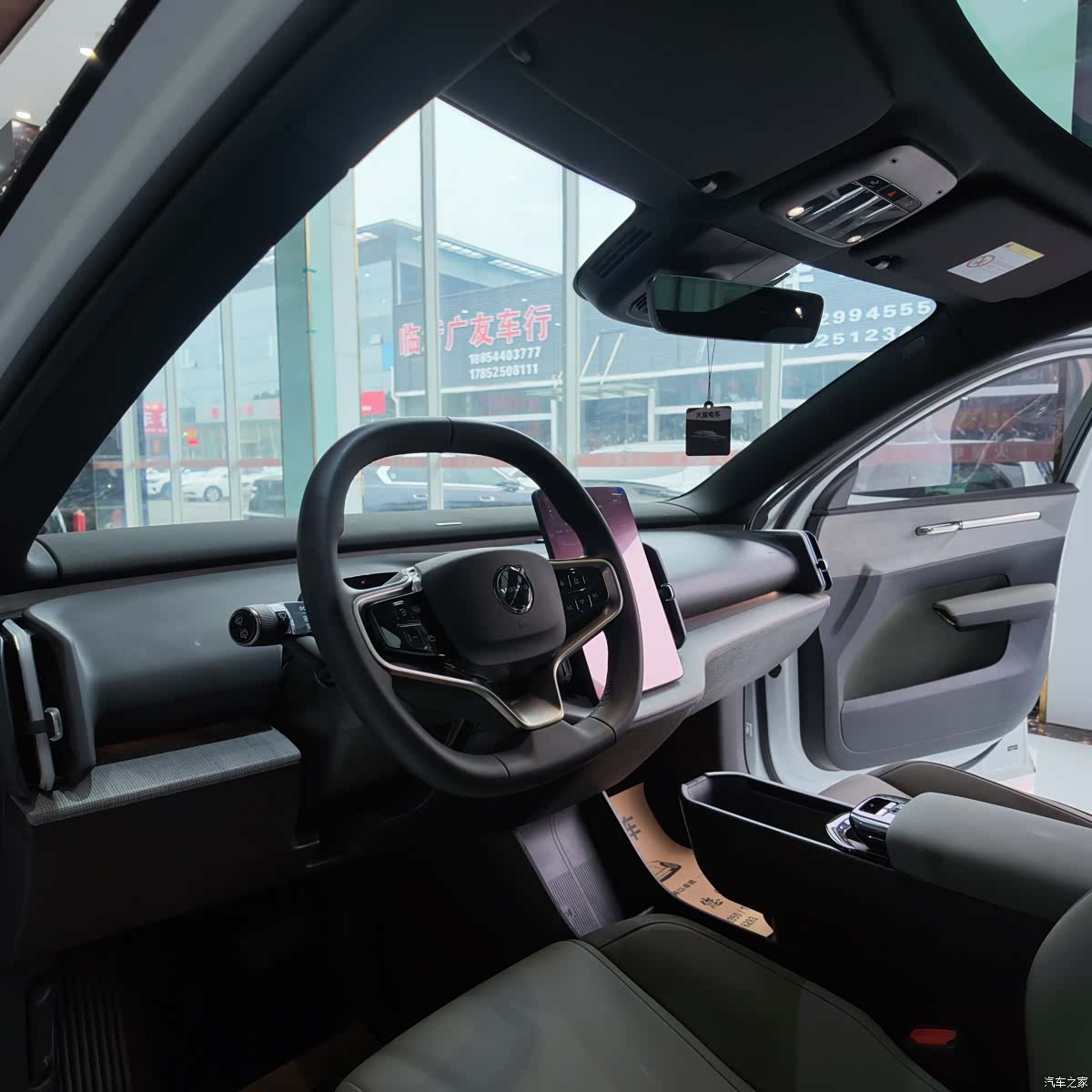 Volvo EX30, 2025 все фото
