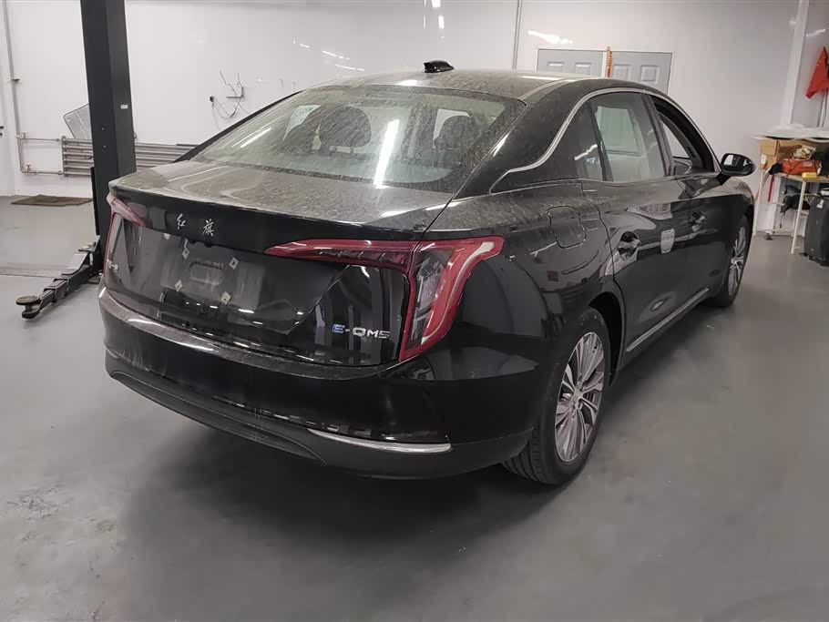 Hongqi E-QM5