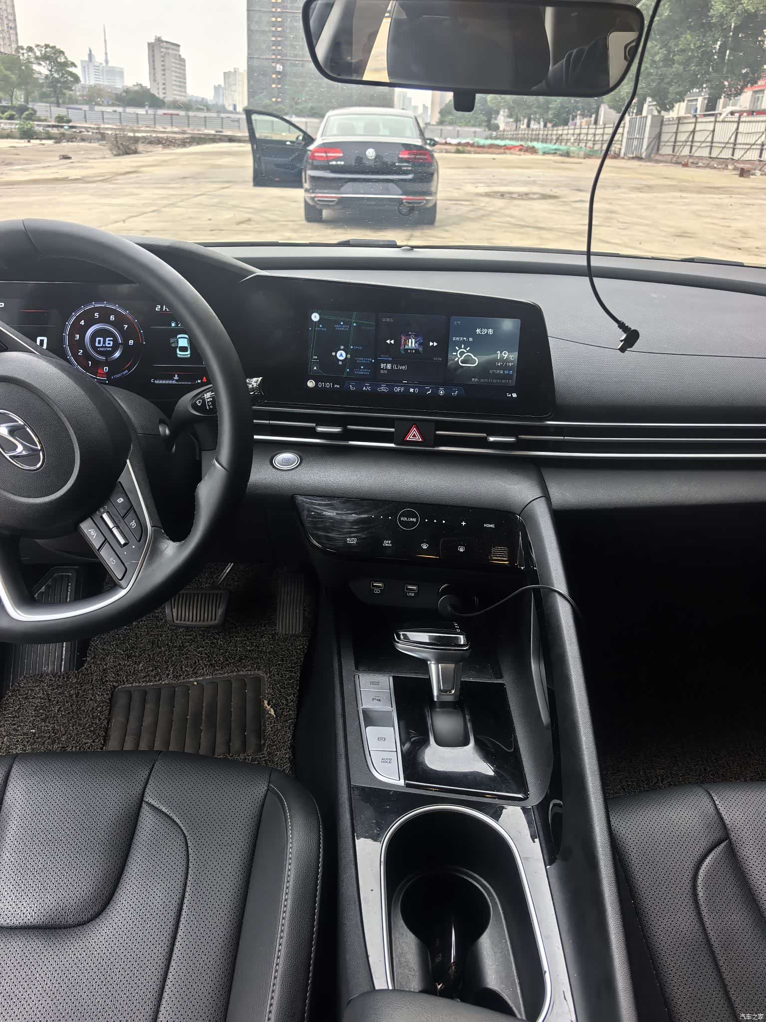 Hyundai Elantra, 2023 все фото