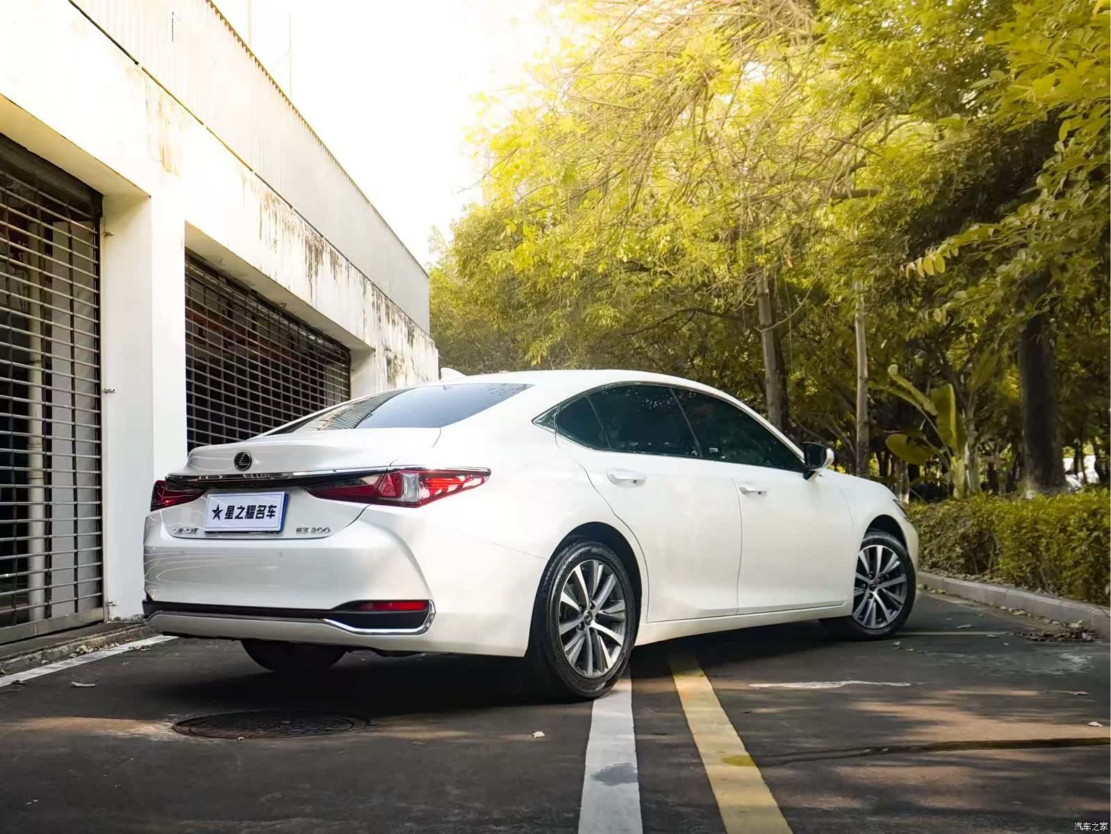 Lexus ES, 2019 3