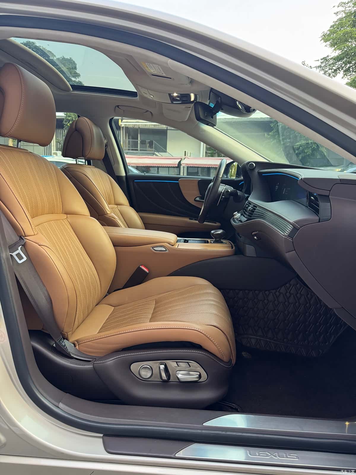Lexus LS, 2019 19