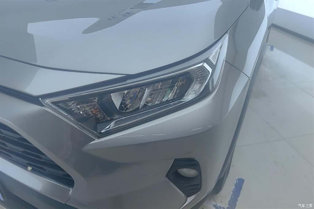 Toyota RAV4, 2021 все фото