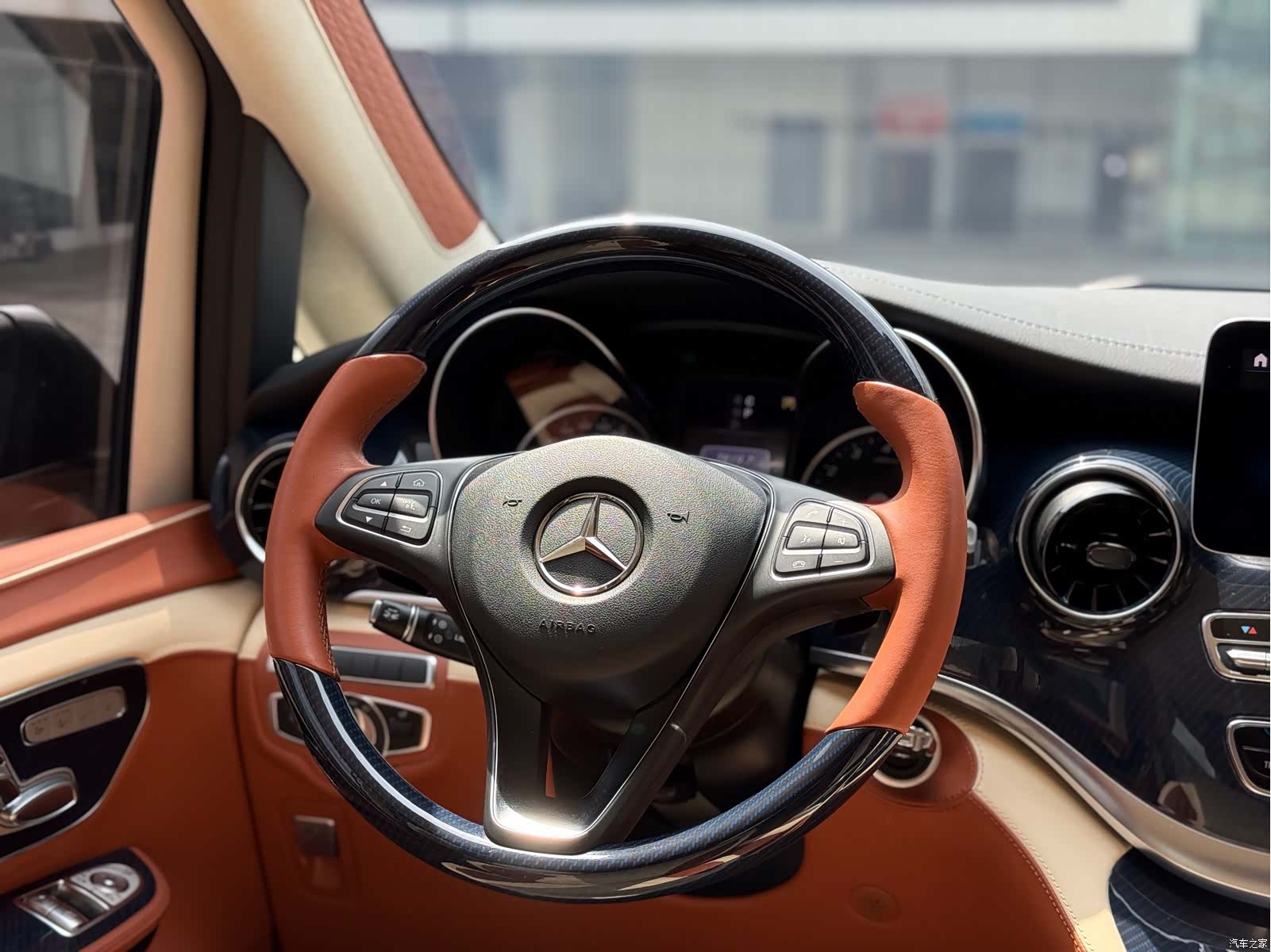 Mercedes-Benz V-Class, 2023 8
